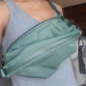 Lululemon All Hours Belt bag in Green